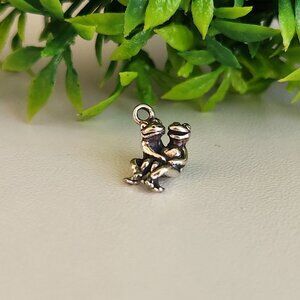 925 Sterling Silver Hugging Frogs Charm